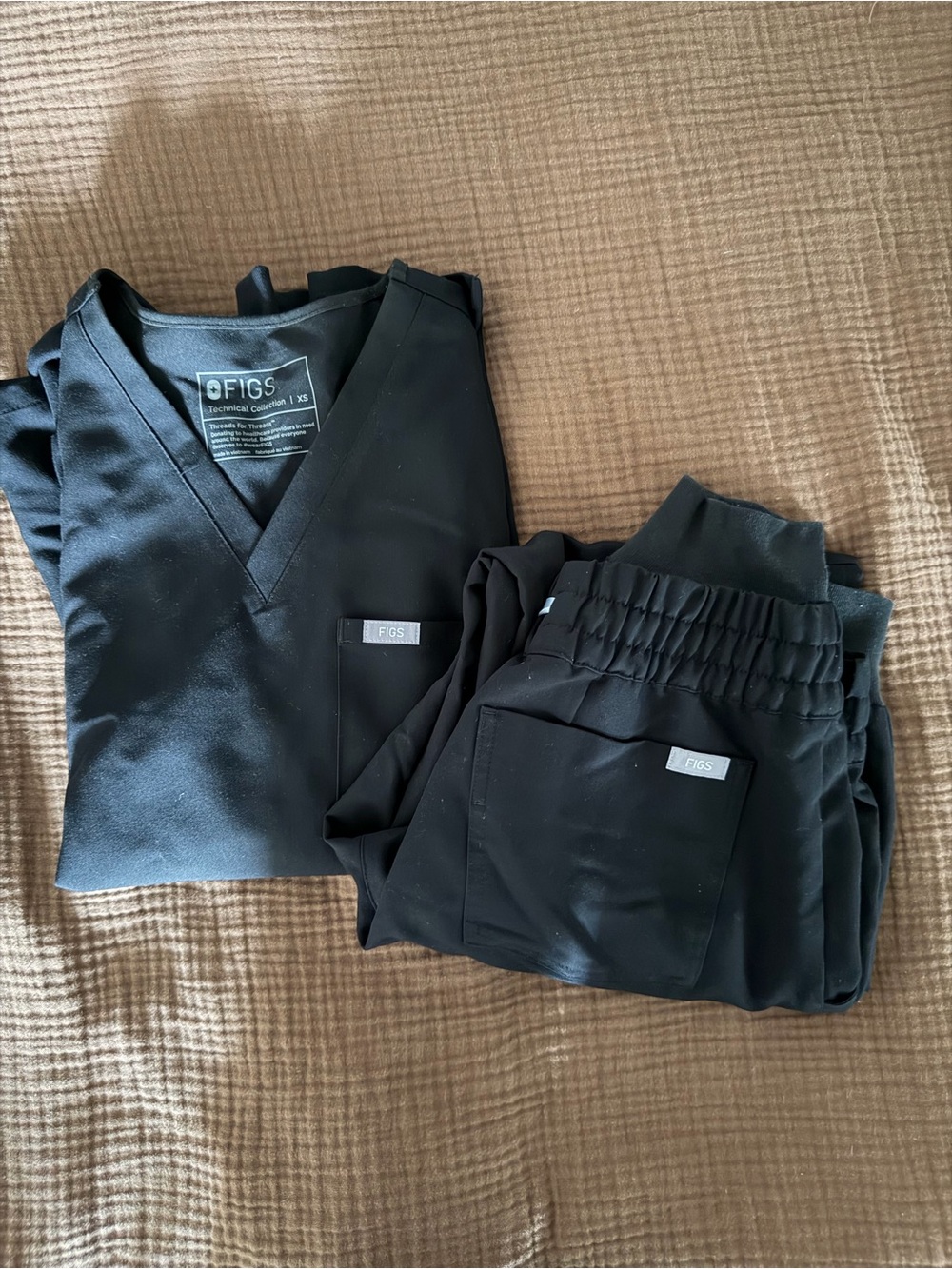 Figs scrub set- long sleeve shirt and jogger pants